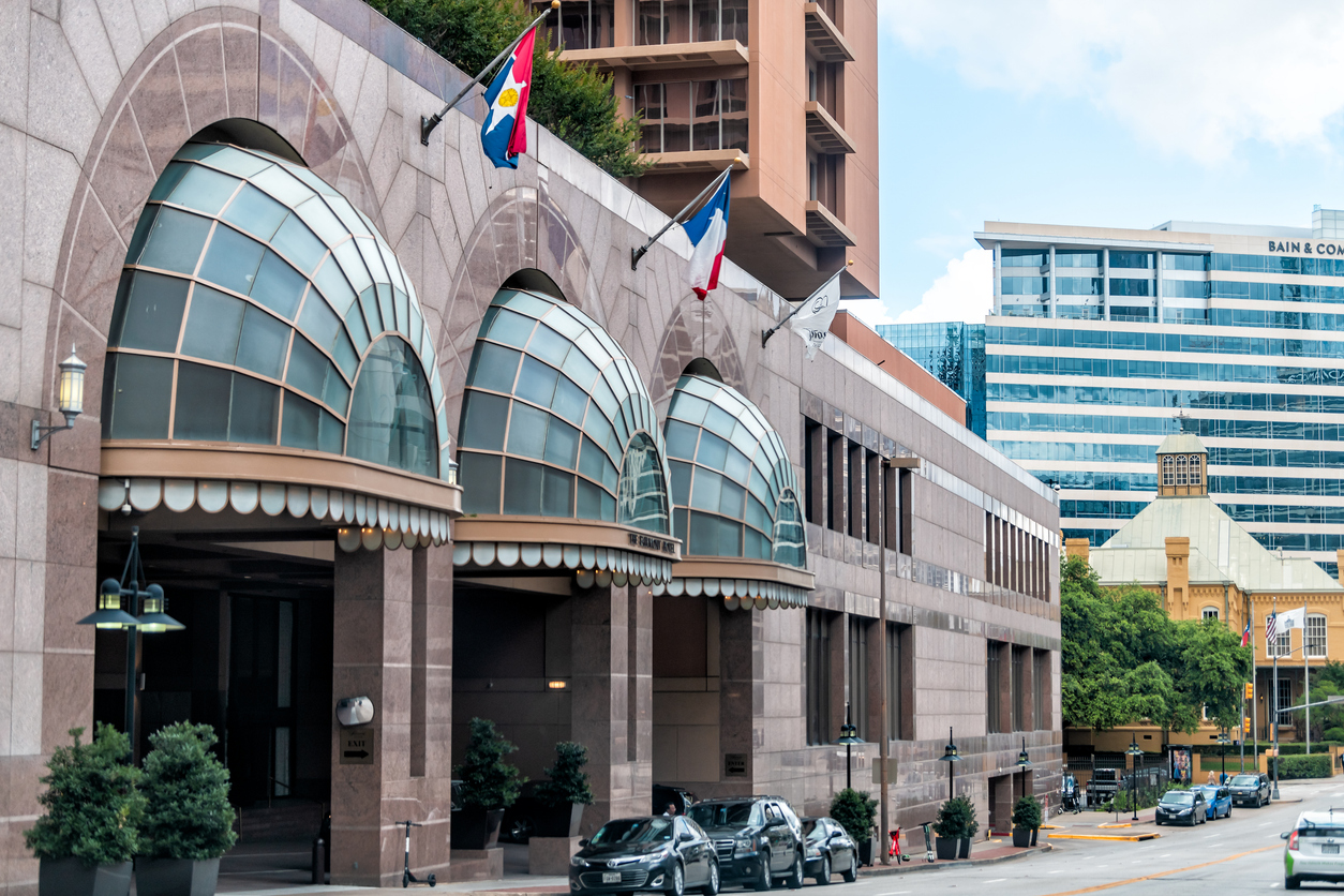 Fairmont hotel in downtown city near Klyde Warren park